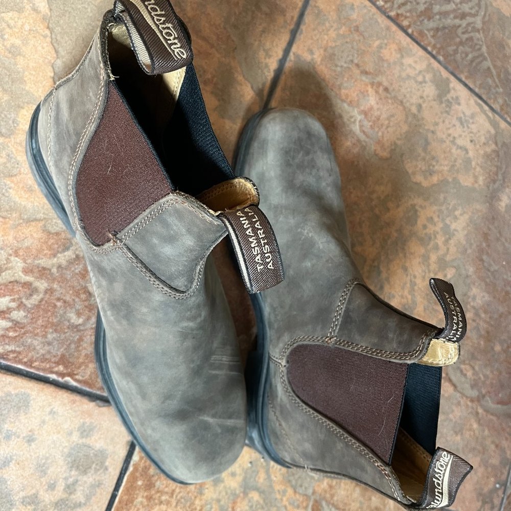 Blundstone size 9 unisex/ 11 women's
